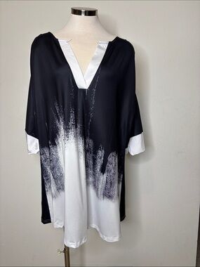 Flycurvy Black & White Paint-Brush Print Tunic V-Neck